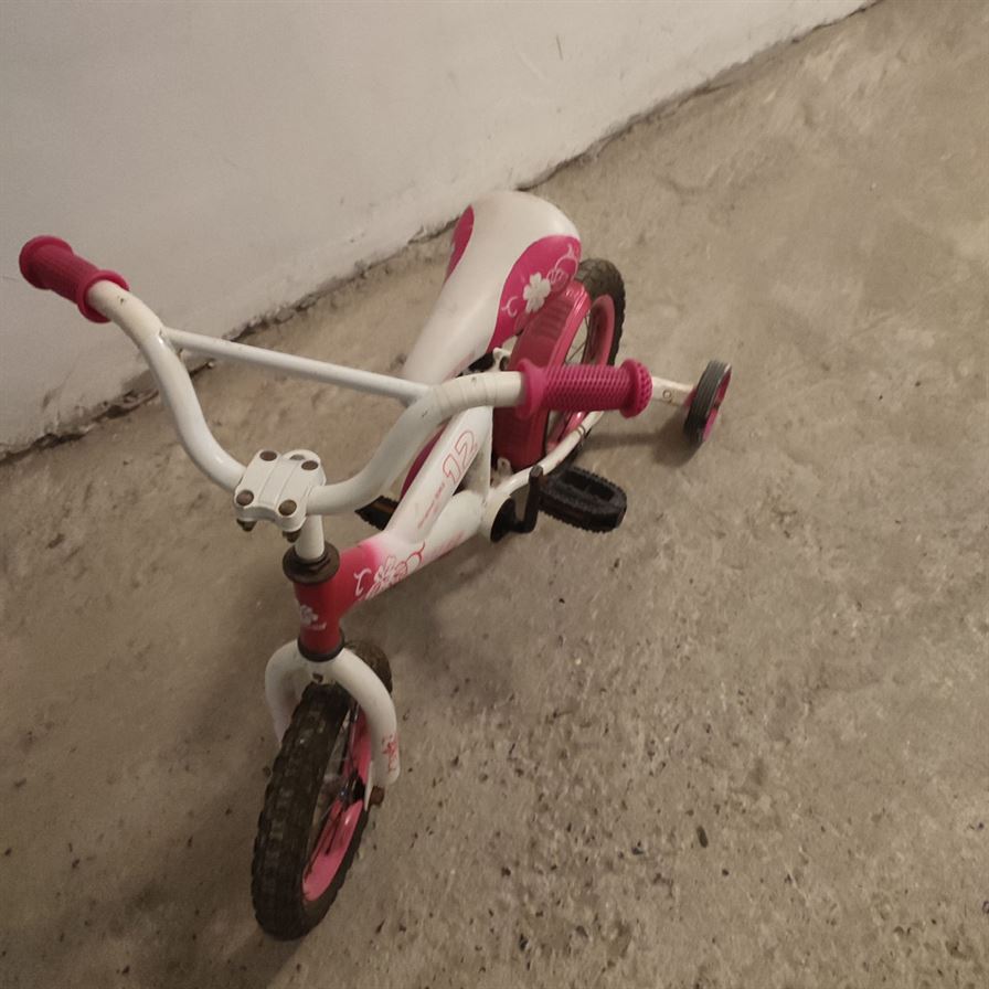 Vind bicicletă pentru băiat