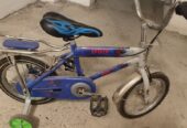 Vind bicicletă pentru băiat
