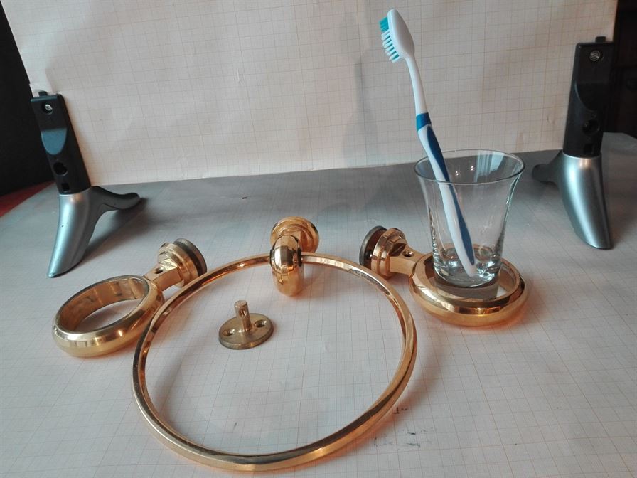 Продам Аксессуары для ванны и туалета