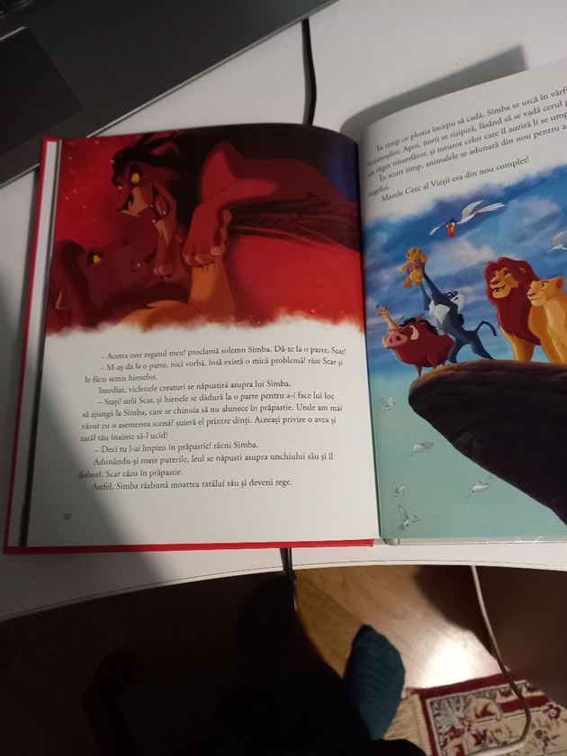 Vând carte regele leu