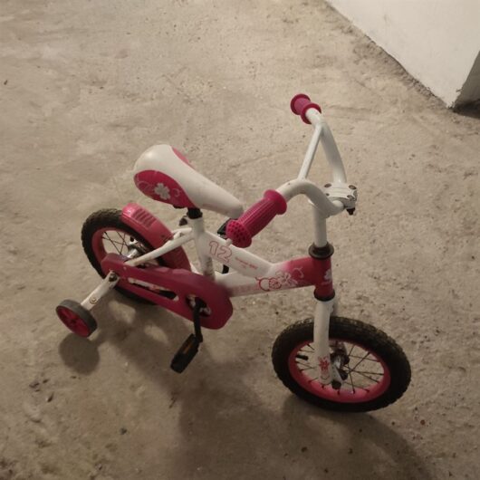 Vind bicicletă pentru băiat