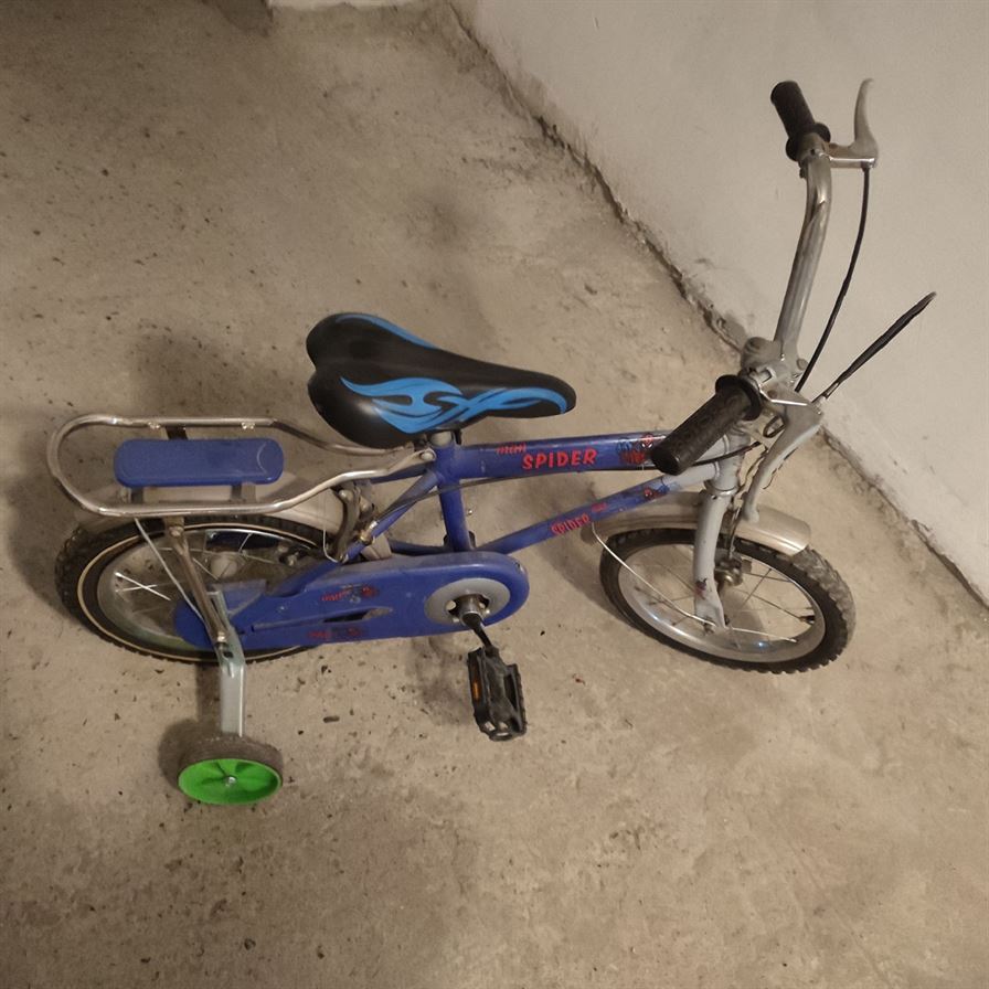 Vind bicicletă pentru băiat