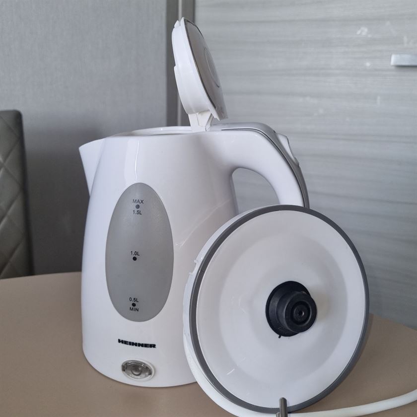 Fierbător electric Heinner