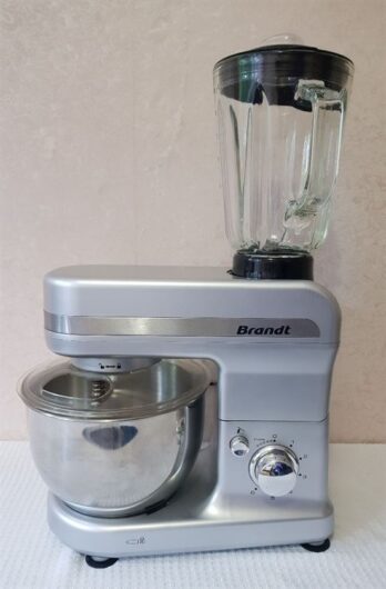 Vând robot de bucătărie Brandt KM544BG