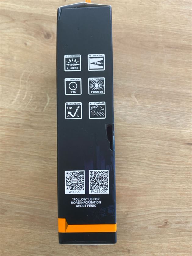 Lanternă Fenix WT25R cu cap rotativ și magnet