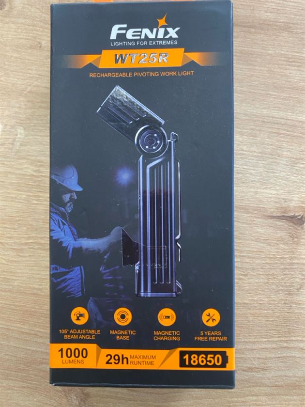 Lanternă Fenix WT25R cu cap rotativ și magnet